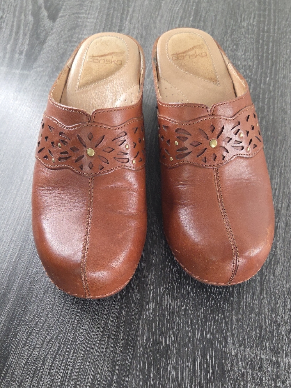 Dansko Shyanne Brown Leather Slip-On Clogs with Laser-Cut Floral Band Size 41 - Picture 3 of 16